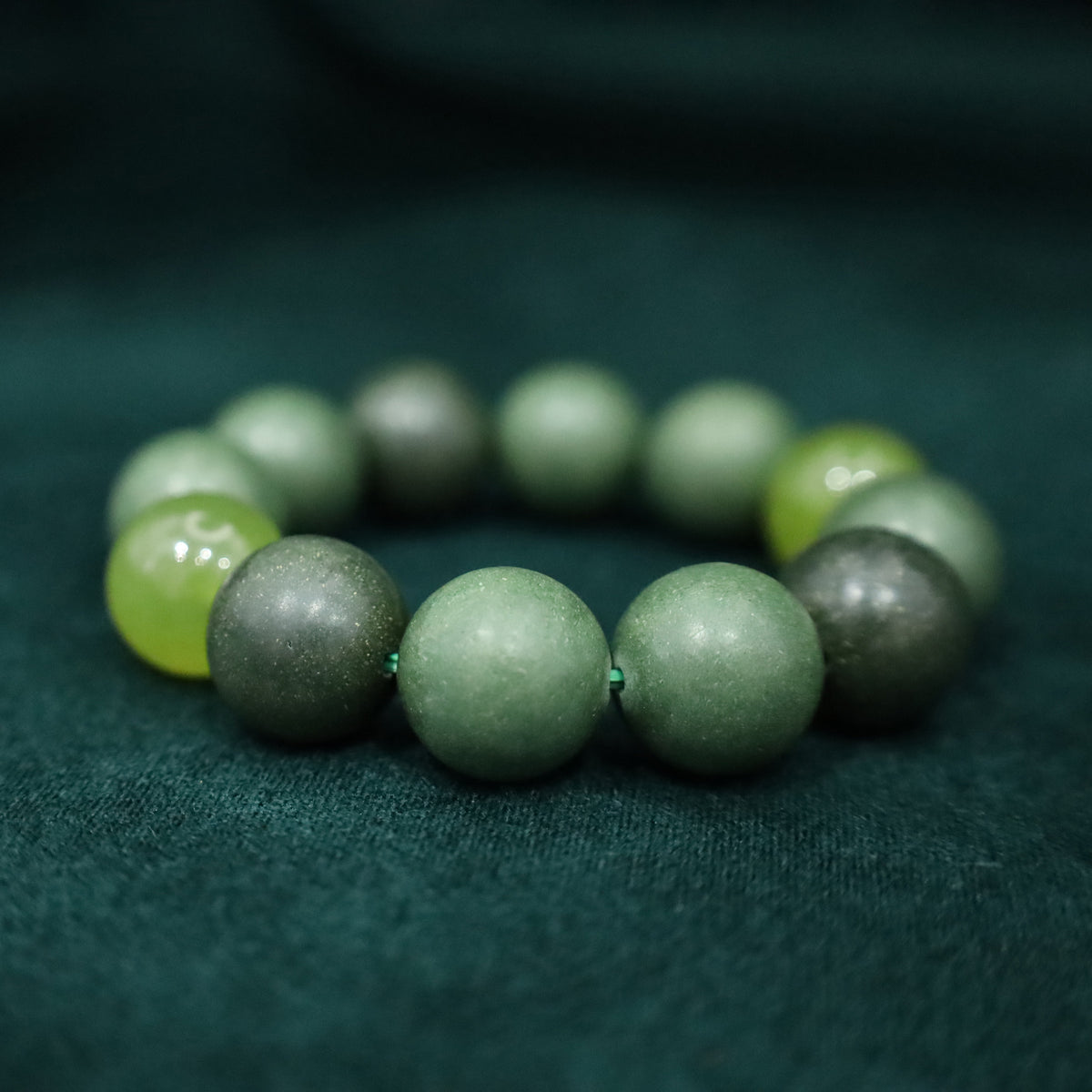 Green Pomelo Leaf Scented Bead Bracelet with Prehnite Accent